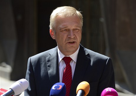 Ministr Picek před novináři po výslechu ke kauze Nagyová