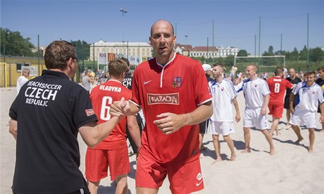 Jan Koller v dresu reprezentace eska v pláovém fotbale