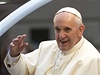 Brazilské a vatikánské bezpenostní agenty papeovo vstícné chování dsí. 