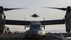 Americké bitevníky odhodily u australského korálového útesu pumy