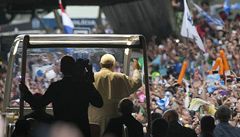 Vstřícný papež v Brazílii vyděsil ochranku. A nadchnul davy lidí