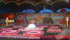 Oslavy 60 let existence KLDR - fotografie podle gusta severokorejské propagandy. Snímky védského novináe Johana Nylandera naopak v oích KLDR zcela propadly