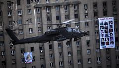 Proti p�íznivc�m Káhira v Egypt� zasáhla policie. Zran�ných jsou tisíce.