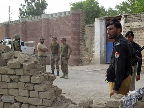 Taliban zaútoil na vznici v Pákistánu, osvobodil stovky vz