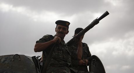 Jementí vojáci na hlídce