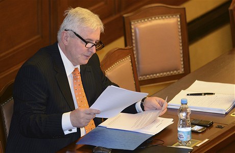 Rusnok při jednání sněmovny o důvěře jeho kabinetu.