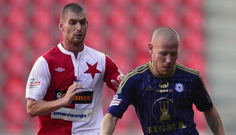 Slavia Praha - Sigma Olomouc. Martin Juhar ze Slavie (vlevo) a Jan Schulmeister z Olomouce