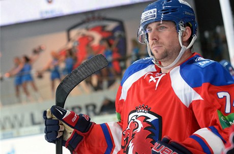Nathan Oystrick v dresu HC Lev Praha v KHL.