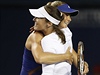výcarská tenistka Martina Hingisová a Slovenka Daniela Hantuchová se radují z vítzství ve tyhe.