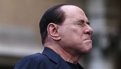 Itálie se dočkala Berlusconiho velkého pádu, soudí média 