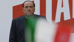 Italsk vlda se rozpad, opout ji Berlusconiho ministi 