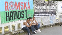 Romové se ve Vítkov� na Opavsku p�ipravovali na svou demonstraci.