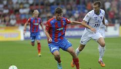 Tomá Wágner z Viktorie Plze (vlevo) a Benjamin Vomáka z Baníku Ostrava