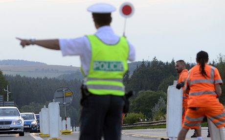 Stavbai budou pes noc bourat dva mosty na 43. a 48. kilometru.