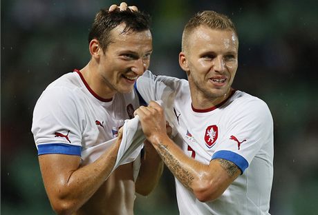 etí fotbalisté Michal Kadlec (vpravo) a Libor Kozák 