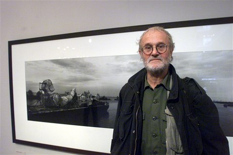Josef Koudelka na vernisái své výstavy ve Veletrním paláci v roce 2002