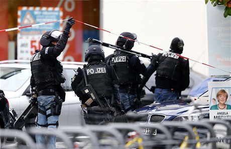 Policie se pipravuje v bavorském Ingolstadtu se pipravuje na zásah.