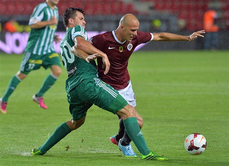 Sparta Praha - Bohemians Praha 1905. Jakub tochl z Bohemians (vlevo) a Roman Bedná ze Sparty