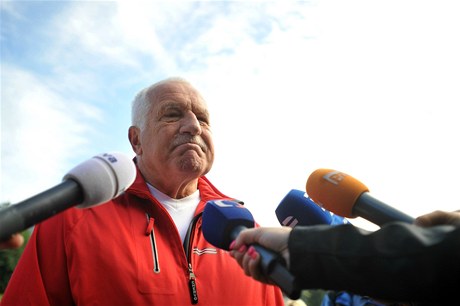 Václav Klaus mluvil s novináři před tradičním výstupem na Sněžku. 