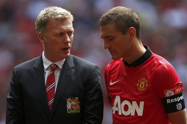 Trenér fotbalist� Manchesteru United David Moyes a Nemanja Vidi�