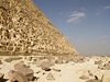 Pro pedstavu na stavbu nejvtí Chufevovy pyramidy v Gíze bylo poteba asi 2,3 milion 2,5 tuny tkých kvádr, které byly opracovány s dokonalou pesností