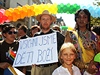 'Vichni jsme dti boí.' Prahou proel duhový pochod homosexuál v ele s Putnou.