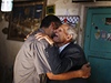 Otec a bratr vznného Palestince sdílejí radost z jeho osvobození
