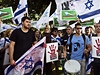 Izraelská veejnost ohláené proputní Palestinc neuvítala. Na snímku proti nmu demonstrují v Tel Avivu