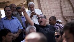 Islamisté v Egypt� plánují pochod k ústavnímu soudu, chrání ho armáda.