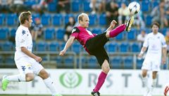 1. FC Slovácko - FK Mladá Boleslav. Roman Ha�a ze Slovácka (vlevo) a David Jarolím z Boleslavi