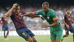 Fotbalista Barcelony Alexis Sánchez a Junafran z Levante