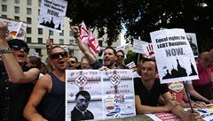 V centru Londýna protestovaly proti ruskému homofobnímu zákonu stovky lidí