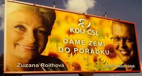 Lidovecké billboardy? s volebními hezky.