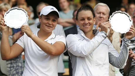 Australské tenistky Ashleigh Bartyová a Casey Dellacquová