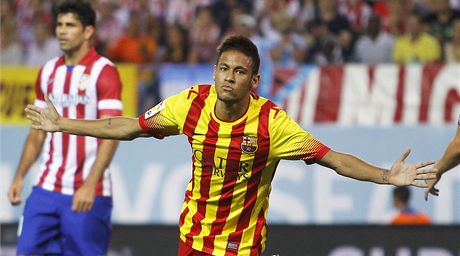Neymar slaví gól do sít Atlétika.