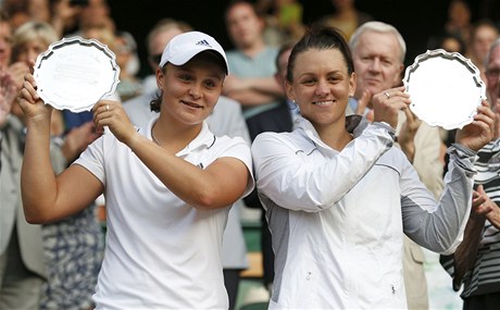 Australské tenistky Ashleigh Bartyová a Casey Dellacquová