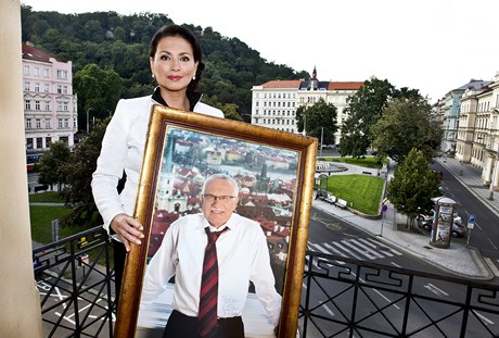 Jana Bobošíková s fotografií Václava Klause