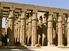 Luxorský chrám je rozsáhlý staroegyptský chrámový komplex leící na behu eky...