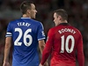 Fotbalista Chelsea John Terry a Wayne Rooney z Manchesteru United