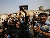 Mubarakovi pívrenci slaví exprezidentovo proputní z vazby