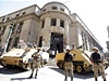 Vojáci steí budovu soudu v Káhie