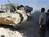 Tank na damaském pedmstí Dobar, kde byly podle tvrzení syrské vlády nalezeny chemické zbran v drení rebel
