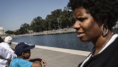 Ú�astníci se se�li u Lincolnova památníku, kde si vyslechli n�kolik projev�, po kterých následoval pochod k Washingtonovu monumentu.