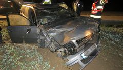 Policisté pronásledovali na dálnici D11 automobil, který se ve smru na Hradec Králové ítil rychlostí pesahující 250 kilometr v hodin, ten pak havaroval.