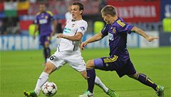 Fotbalista Plzn� Vladimír Darida (vlevo) a Martin Milec z Mariboru