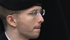 'Chci žít jako žena.' Whistleblower Manning žádá léčbu v civilní věznici 