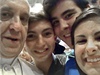 Snímek se poté podle listu The Telegraph zaal rychle íit po internetových sociálních sítích a je oznaován za první papeskou "selfie".