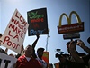 V USA protestují zamstnanci rychlého oberstvení McDonald's, Taco Bell i Burger King.
