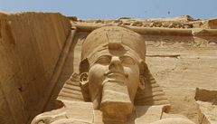 Abú Simbel je archeologická lokalita v jiním Egypt, leící asi 40 km od hranic se Súdánem