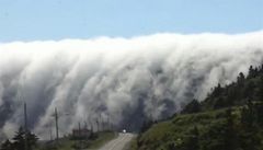 Tsunami na horch. Msto niiv vody se valila mlha